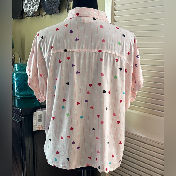 NWT LuLaRoe Amy Short Sleeve Button Down Blouse - Size XS - Picture 2 of 7